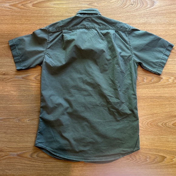 Eddie Bauer, *NWOT* Classic Fit, Button short-sleeved shirt. - Picture 4 of 5